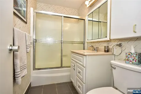 555 North Fort Lee NJ 07024