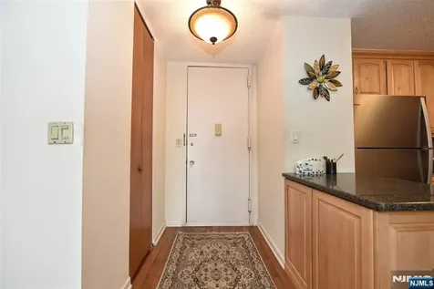 555 North Fort Lee NJ 07024