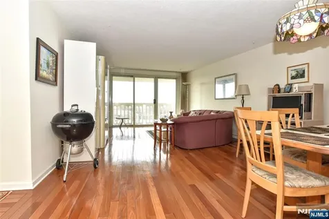 555 North Fort Lee NJ 07024