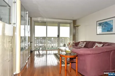 555 North Fort Lee NJ 07024