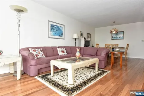 555 North Fort Lee NJ 07024