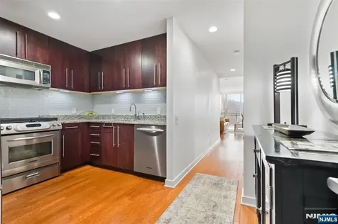 1017 Hudson Park Edgewater NJ 07020