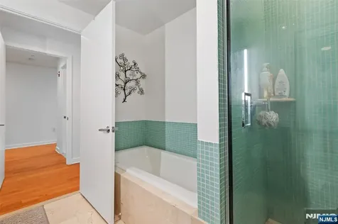 1017 Hudson Park Edgewater NJ 07020