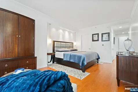 1017 Hudson Park Edgewater NJ 07020