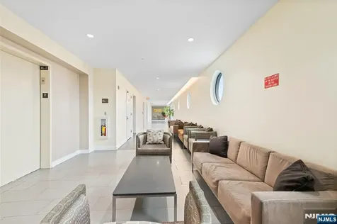 1017 Hudson Park Edgewater NJ 07020