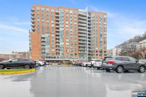 1017 Hudson Park Edgewater NJ 07020