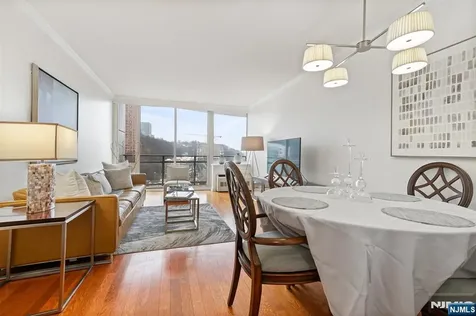 1017 Hudson Park Edgewater NJ 07020