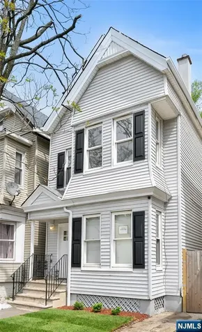 142 Steuben Street East Orange NJ 07018