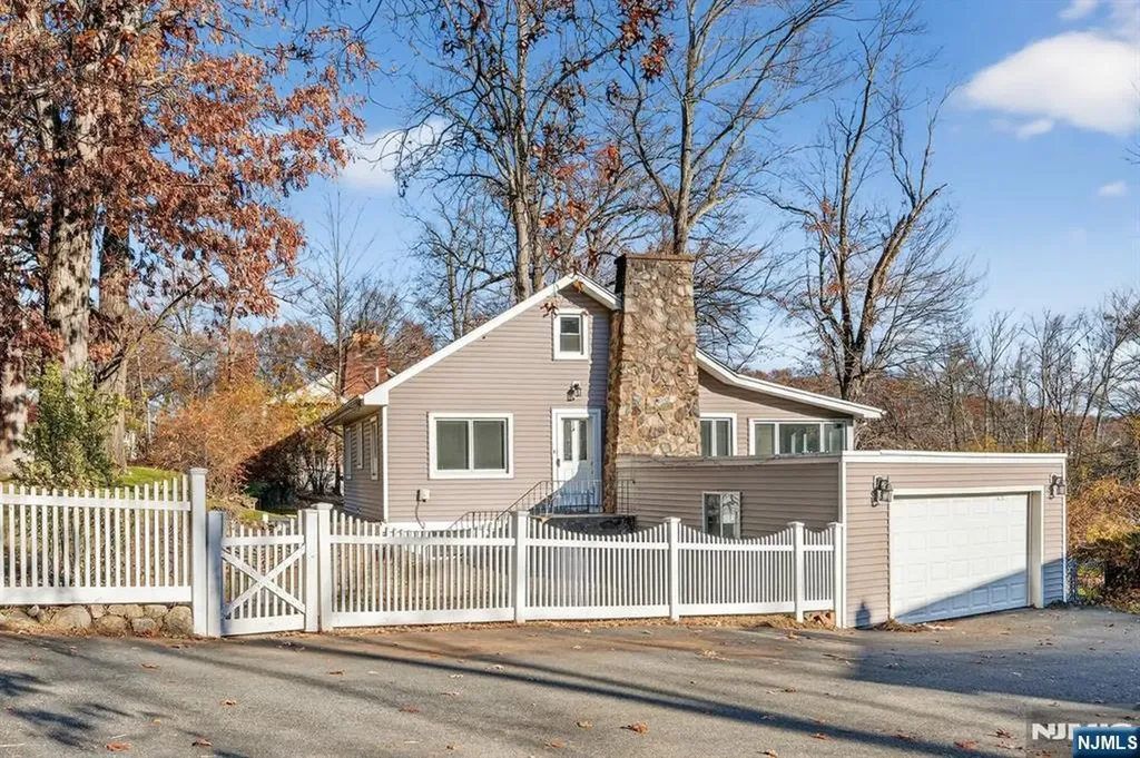 83 Lakeview Avenue Ringwood NJ 07456
