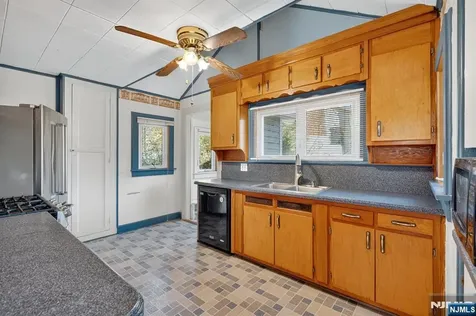 83 Lakeview Avenue Ringwood NJ 07456