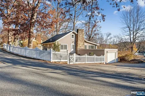 83 Lakeview Avenue Ringwood NJ 07456