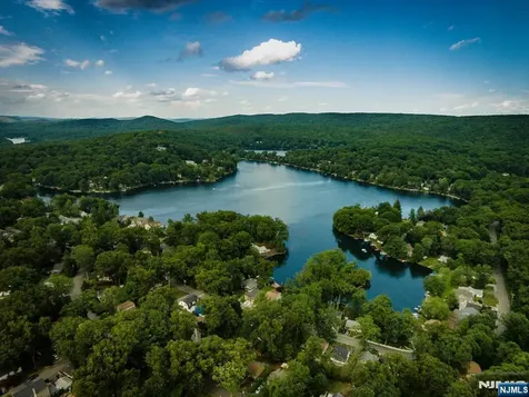 83 Lakeview Avenue Ringwood NJ 07456