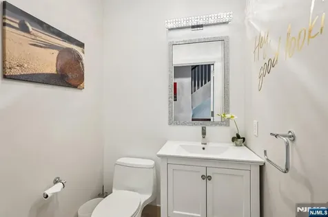 25 Vela Way Edgewater NJ 07020