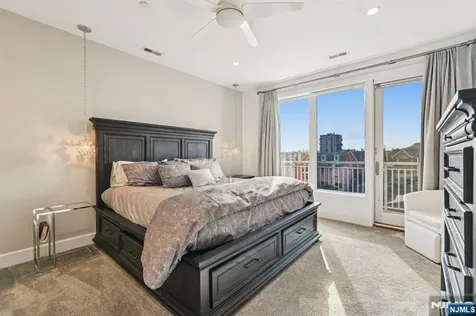 25 Vela Way Edgewater NJ 07020