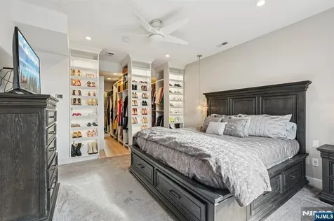 25 Vela Way Edgewater NJ 07020