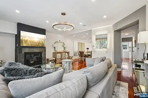 25 Vela Way Edgewater NJ 07020