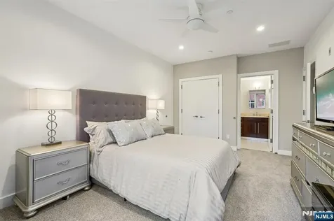 25 Vela Way Edgewater NJ 07020