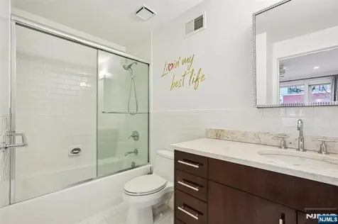 25 Vela Way Edgewater NJ 07020