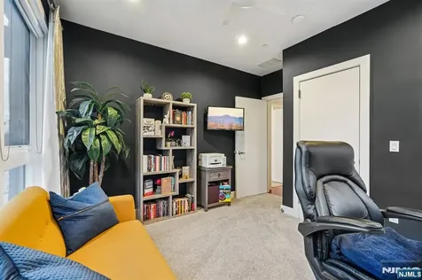 25 Vela Way Edgewater NJ 07020
