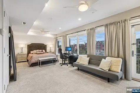 25 Vela Way Edgewater NJ 07020