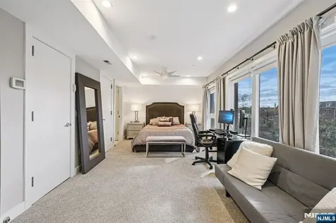 25 Vela Way Edgewater NJ 07020