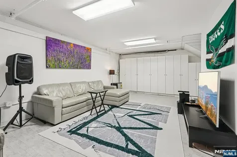 25 Vela Way Edgewater NJ 07020