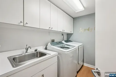 25 Vela Way Edgewater NJ 07020