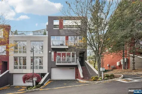 25 Vela Way Edgewater NJ 07020