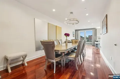 25 Vela Way Edgewater NJ 07020