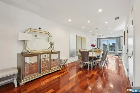 25 Vela Way Edgewater NJ 07020