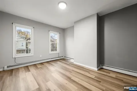 282 Hamilton Avenue Paterson NJ 07501