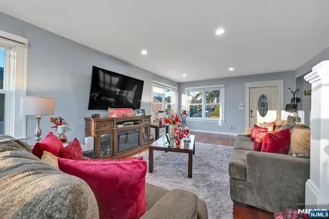 67 Spring Valley Avenue Hackensack NJ 07601