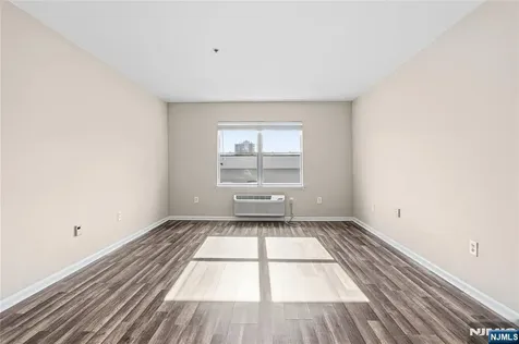 905 River Road Edgewater NJ 07020