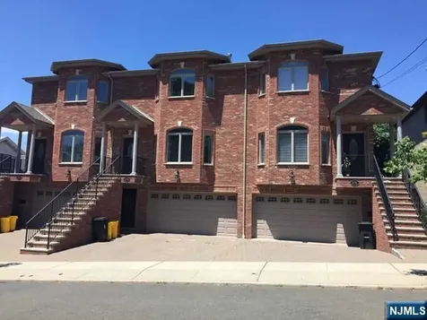 209C 8th Palisades Park NJ 07650