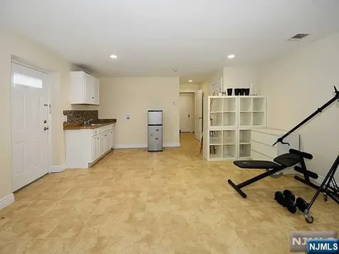209C 8th Palisades Park NJ 07650