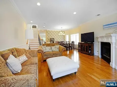 209C 8th Palisades Park NJ 07650