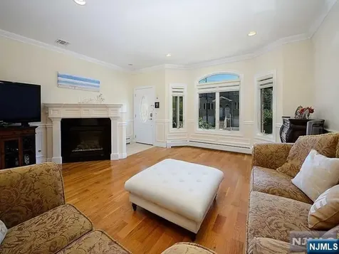 209C 8th Palisades Park NJ 07650