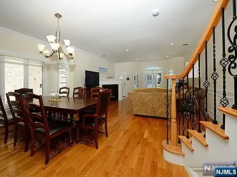 209C 8th Palisades Park NJ 07650