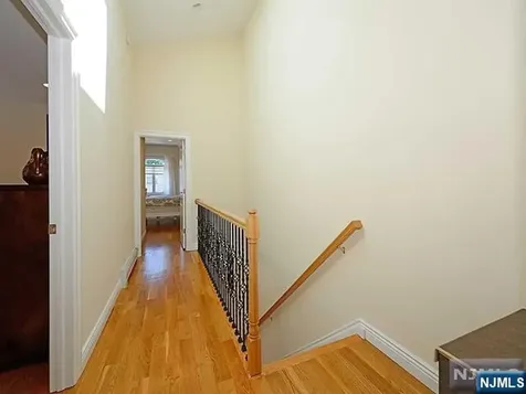 209C 8th Palisades Park NJ 07650