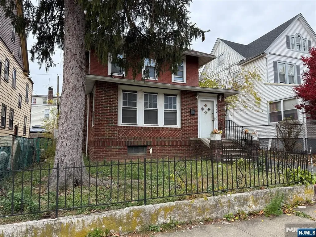 206 Weequahic Avenue Newark NJ 07112