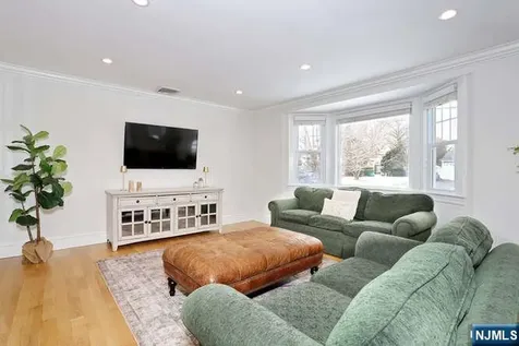 7 Madison Heights Wyckoff NJ 07481
