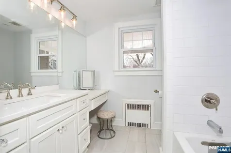 7 Madison Heights Wyckoff NJ 07481