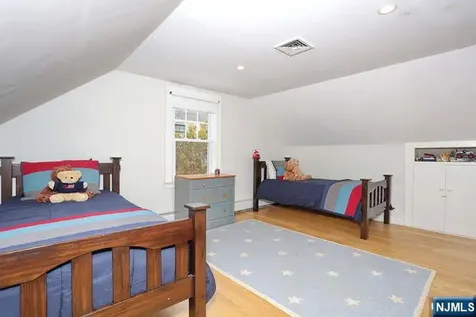 7 Madison Heights Wyckoff NJ 07481