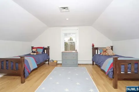 7 Madison Heights Wyckoff NJ 07481