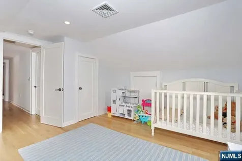 7 Madison Heights Wyckoff NJ 07481