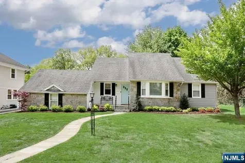 7 Madison Heights Wyckoff NJ 07481
