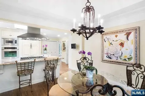2 Canoe Lane Roseland NJ 07068