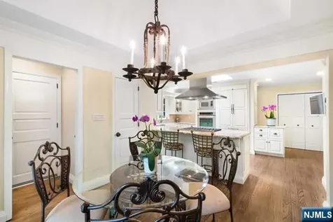 2 Canoe Lane Roseland NJ 07068