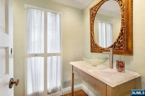 2 Canoe Lane Roseland NJ 07068