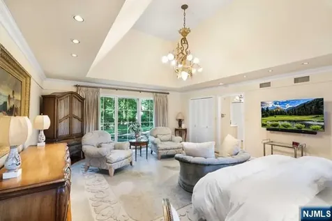 2 Canoe Lane Roseland NJ 07068